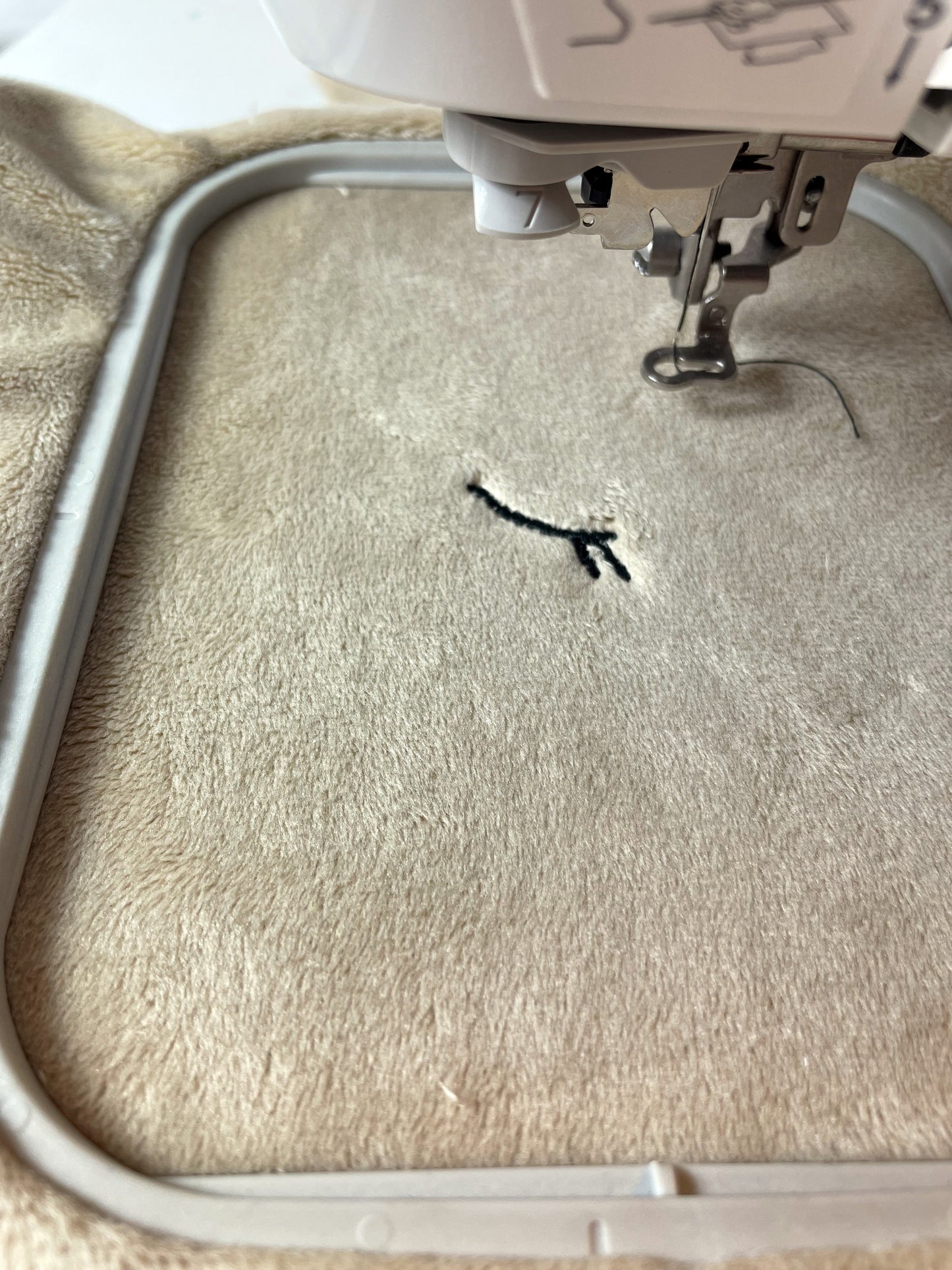 Stickdatei für  schlafendes geschlossenes Auge Kuscheltier zum selber nähen