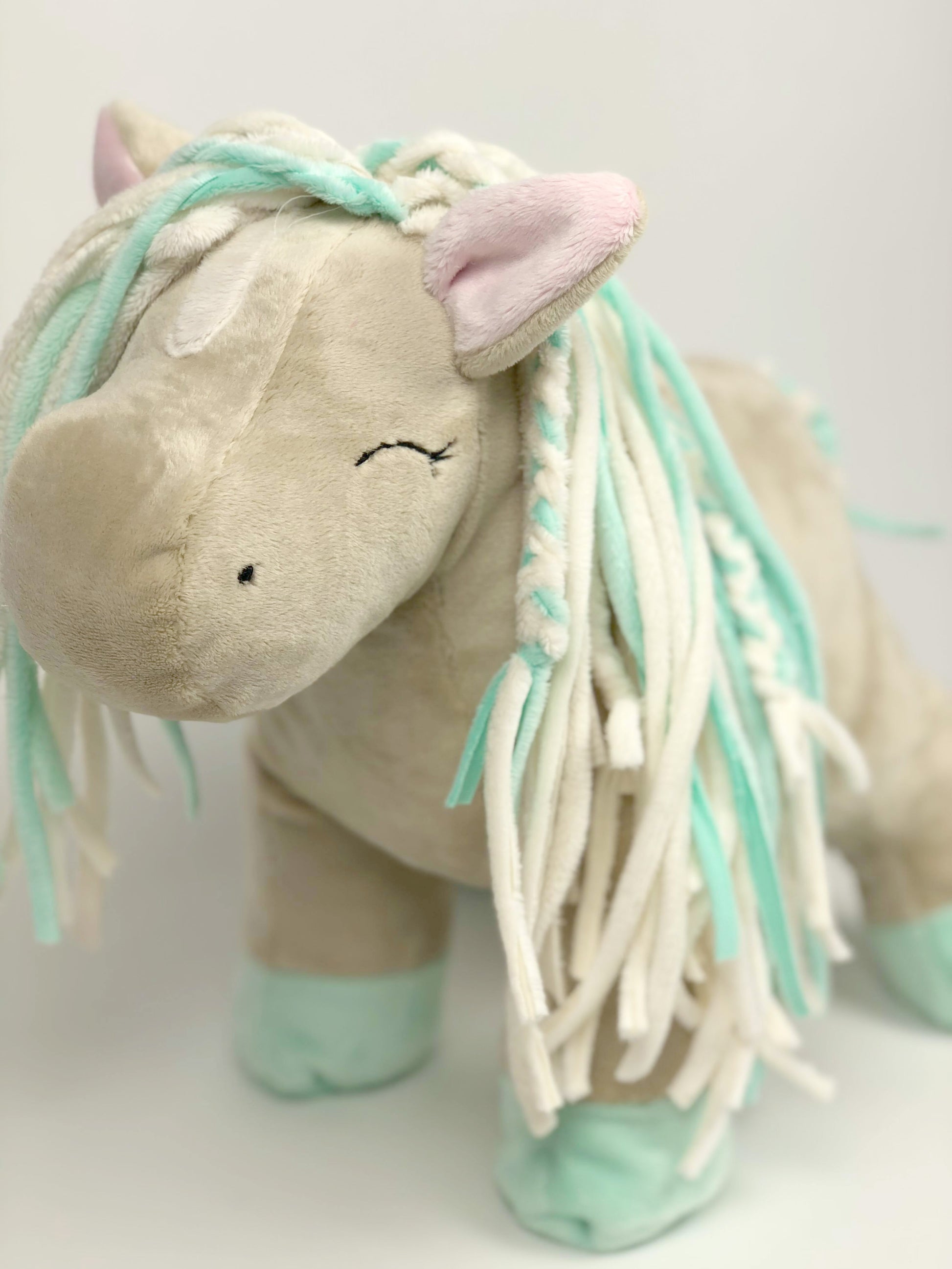 Kuscheltier Pferd zum selber nähen mit Anleitung und schnittmuster