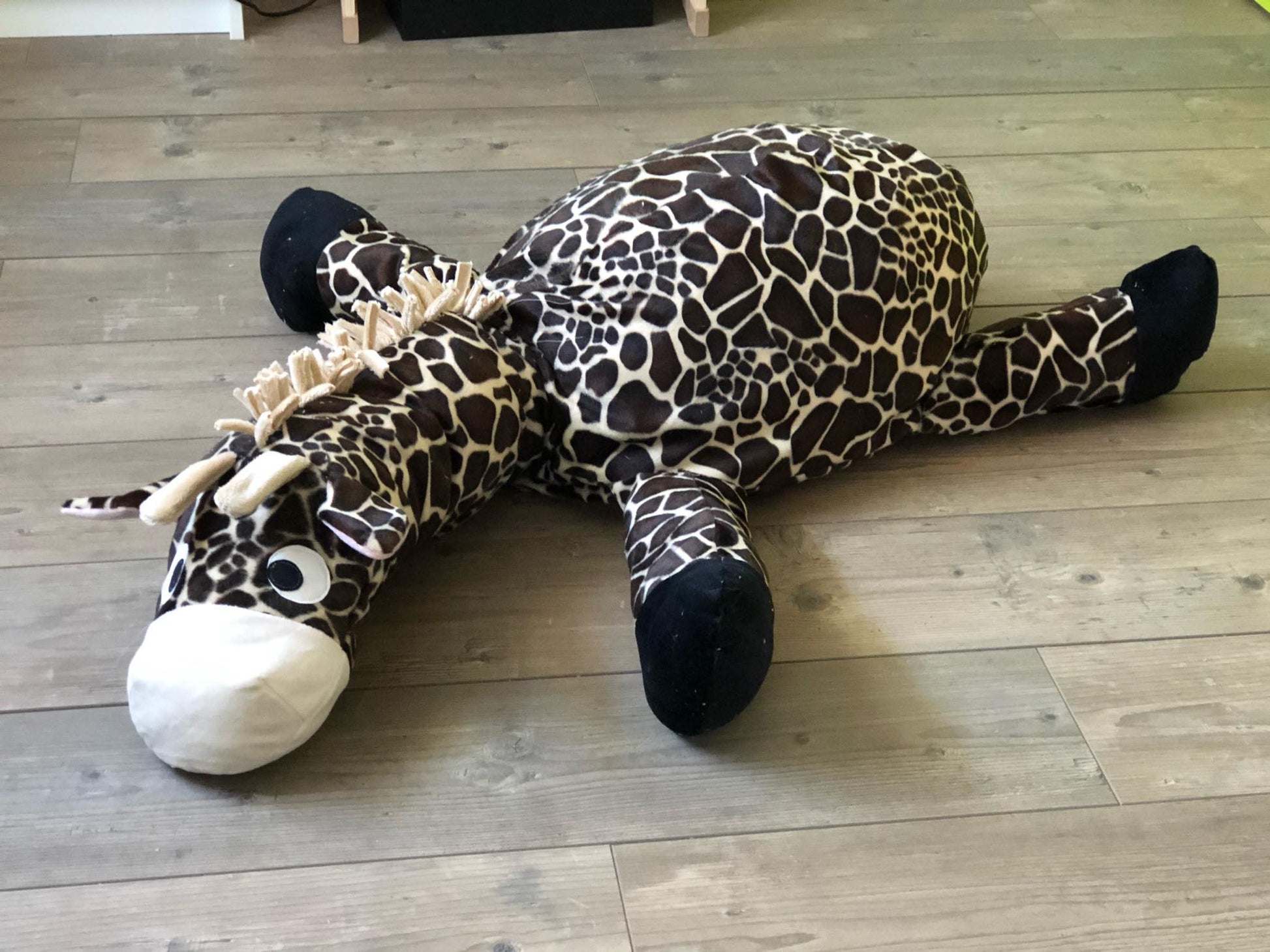 Giraffen Sitzsack zum selber nähen für Kinder und das Kinderzimmer mit Anleitung und Schnittmuster