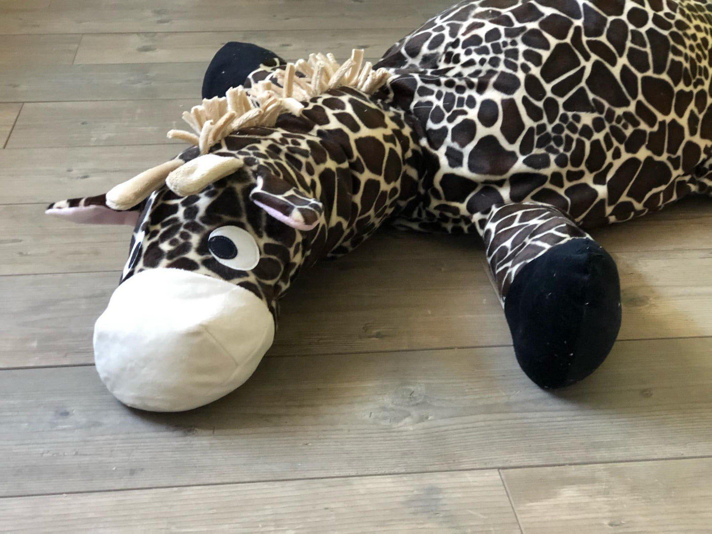 Giraffen Sitzsack zum selber nähen für Kinder und das Kinderzimmer mit Anleitung und Schnittmuster