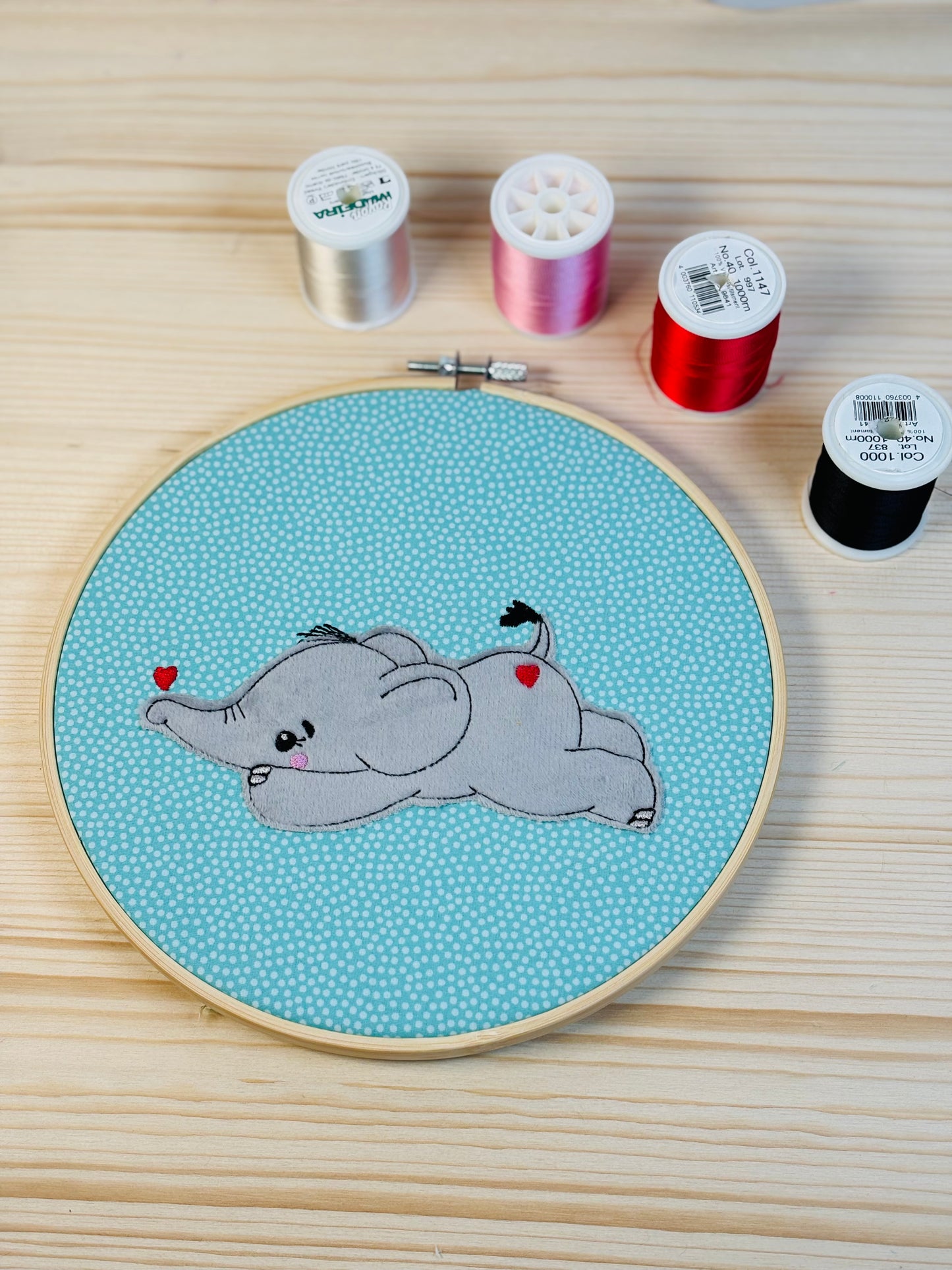 Stickdatei Doodle Elefant liegt