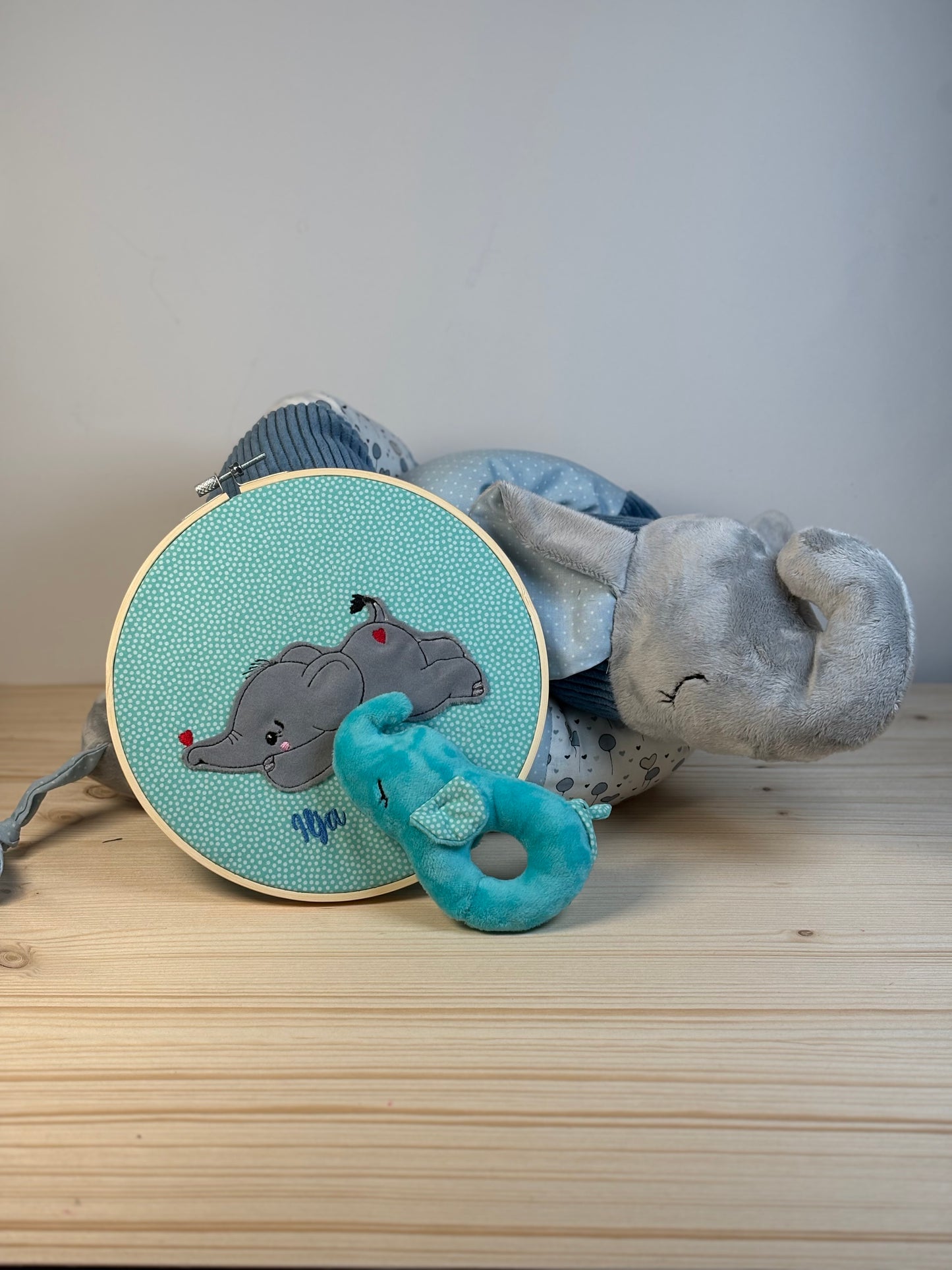 Stickdatei Doodle Elefant liegt