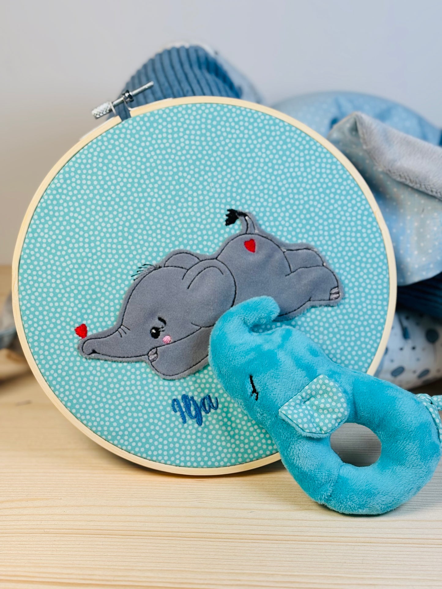 Stickdatei Doodle Elefant liegt